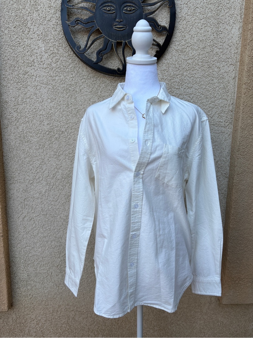 Anwnd Classic White Long-Sleeve Women’s Button-Up Shirt Casual Layering